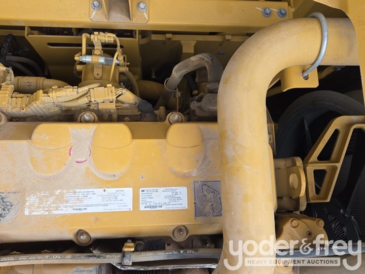 2020-caterpillar-352-image-67