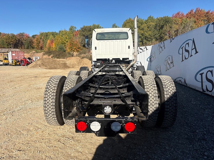 2015-freightliner-114sd-image-4