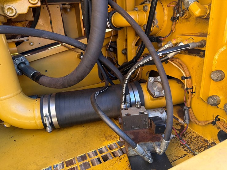 2013-caterpillar-c9-image-25