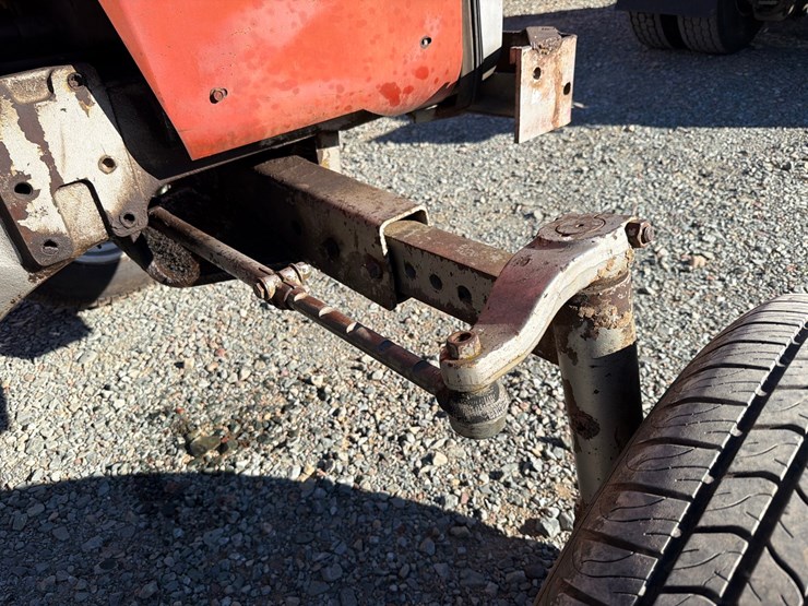 massey-ferguson-1135-image-33