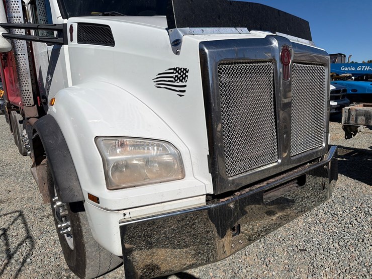 2016-kenworth-t880-image-45