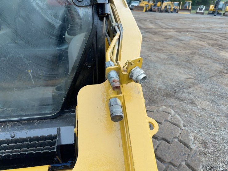 2013-caterpillar-262c2-image-10