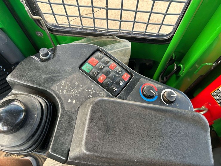 2017-deere-843l-image-17
