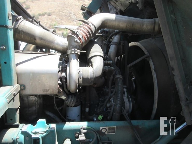 2009-peterbilt-320-image-5
