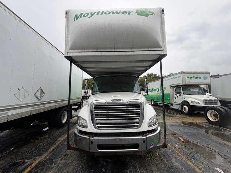 2010-freightliner-m2-106-image-8