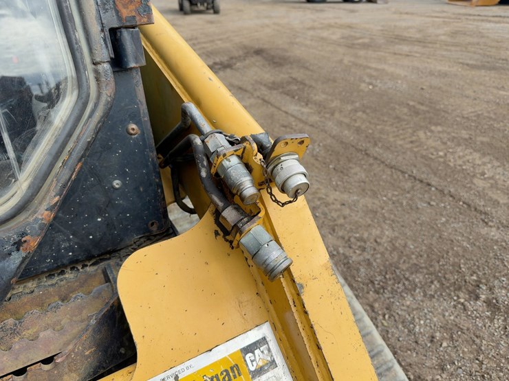 2005-caterpillar-277b-image-11