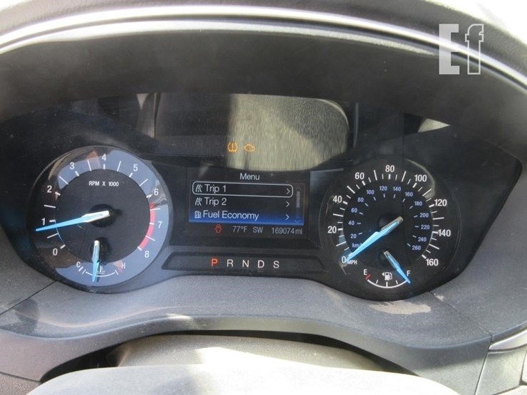 2016-ford-fusion-se-image-9