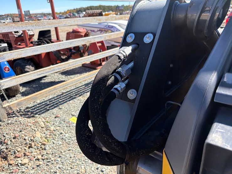 2018-deere-323d-image-25