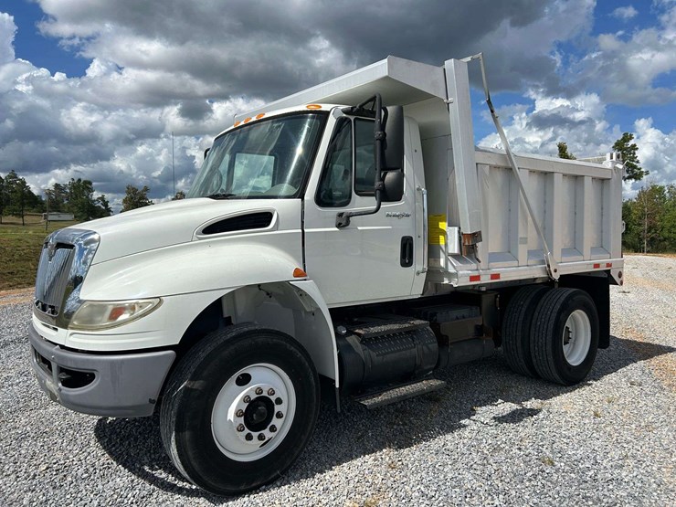 2009-international-durastar-4400-image-1