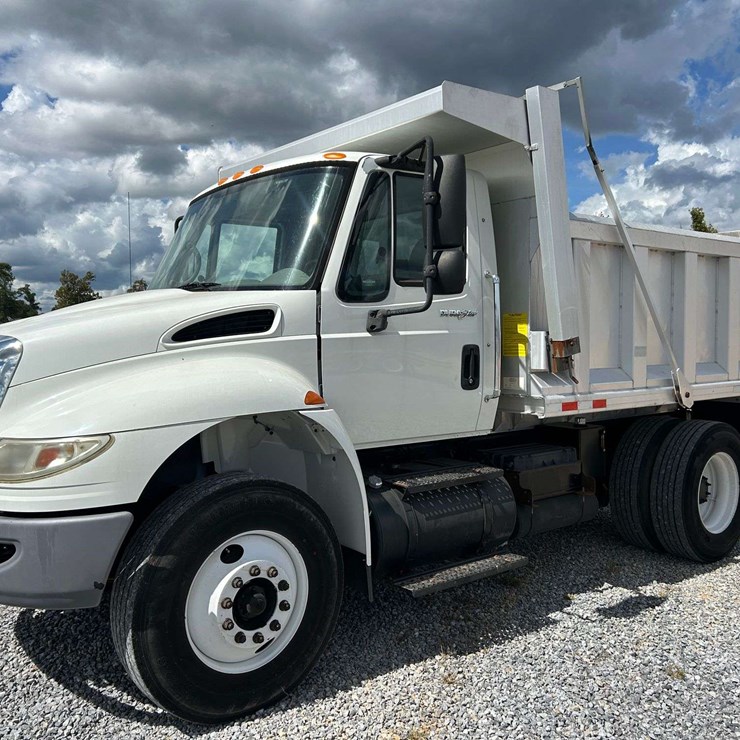 2009 INTERNATIONAL DURASTAR 4400
