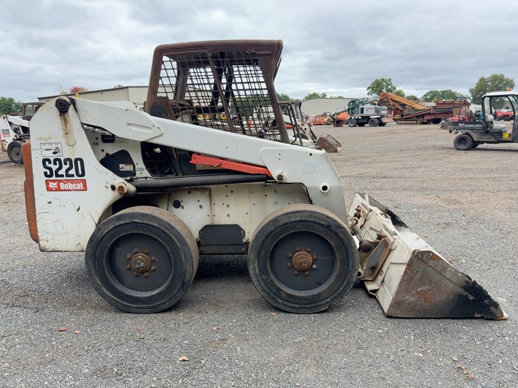 2009-bobcat-s220-image-6