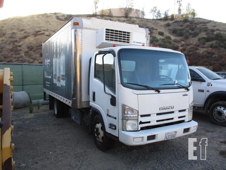 2016-isuzu-nqr-image-2
