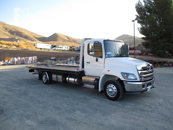 2012-hino-268-image-2