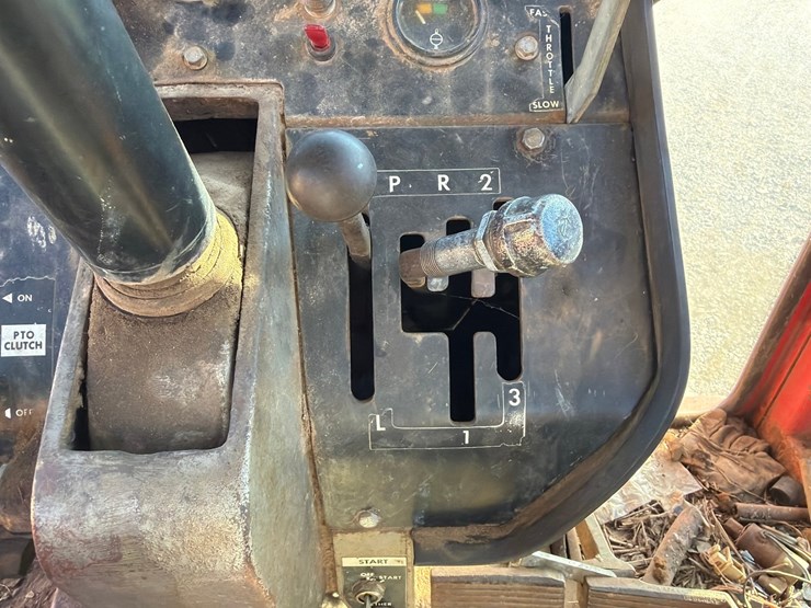 massey-ferguson-1135-image-52