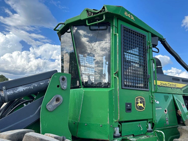 2017-deere-843l-image-25