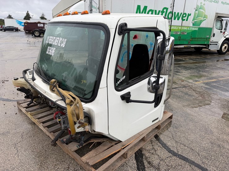 #1677-•-2012-freightliner-m2-cab-image-1