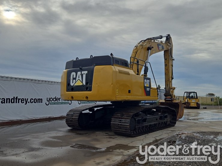 2020-caterpillar-352-image-5