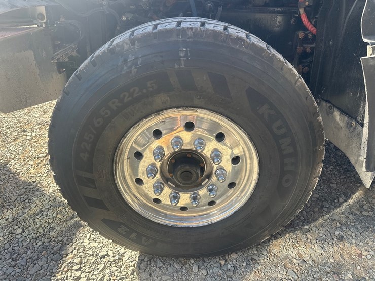 2015-freightliner-114sd-image-63