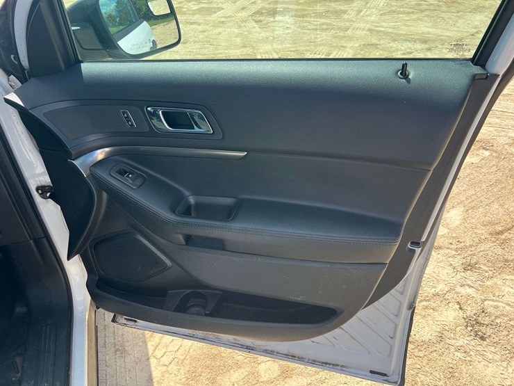 2016-ford-explorer-image-20
