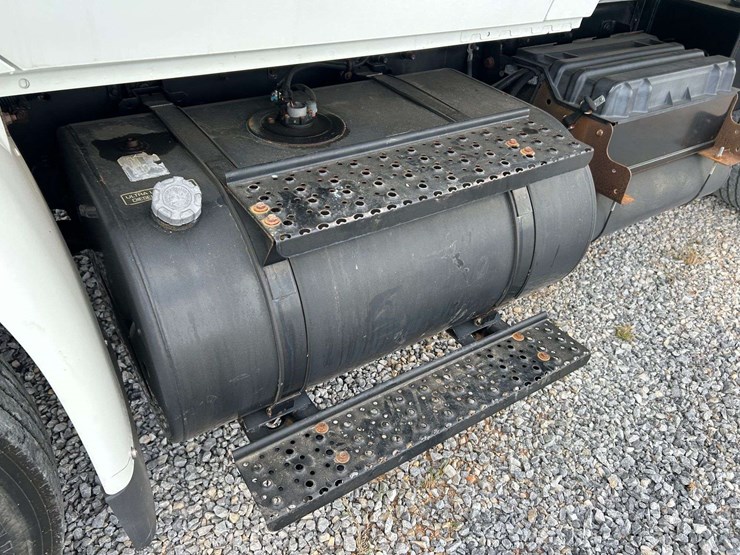 2009-international-durastar-4400-image-28