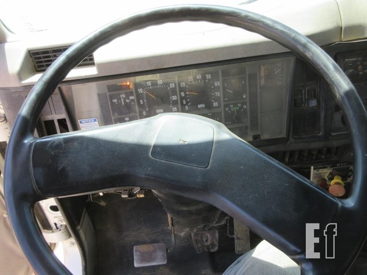 2001-international-4700-image-10