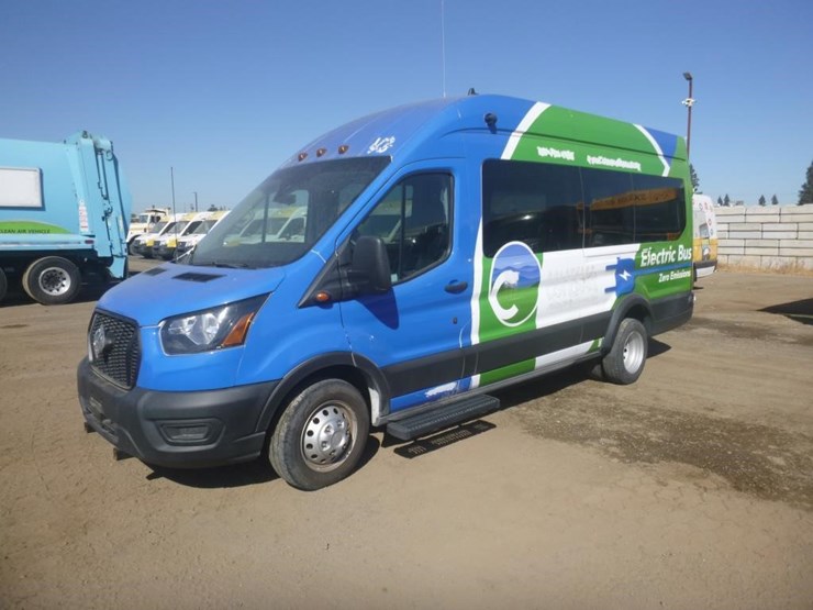 2022-ford-e450-image-1