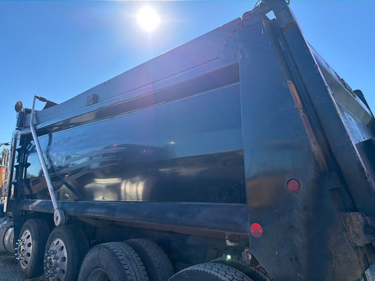 2019-peterbilt-367-image-23
