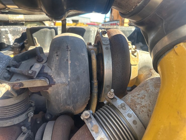 2011-caterpillar-c15-image-48