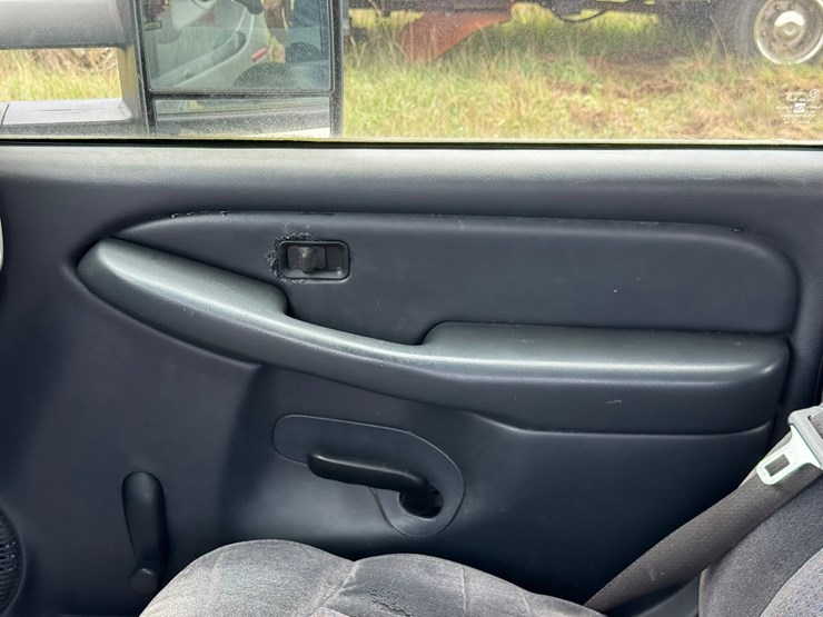 2002-chevrolet-2500-image-31