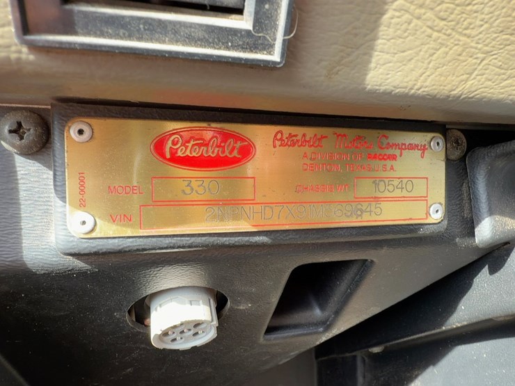 2001-peterbilt-330-image-31