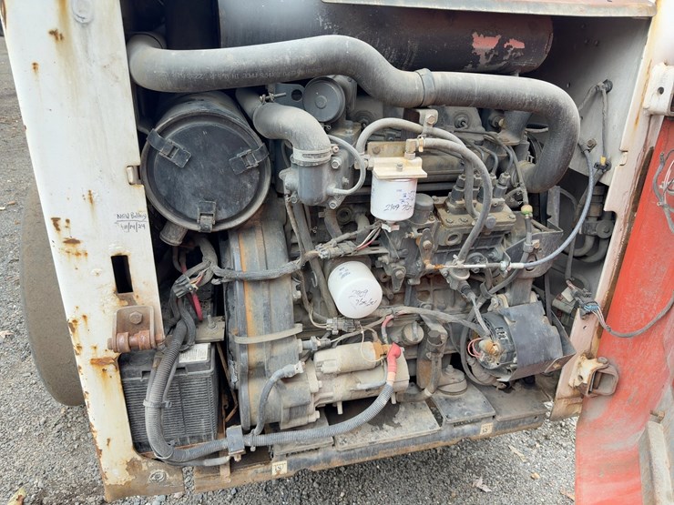 2010-bobcat-s220-image-15