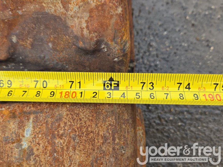 2020-caterpillar-352-image-27