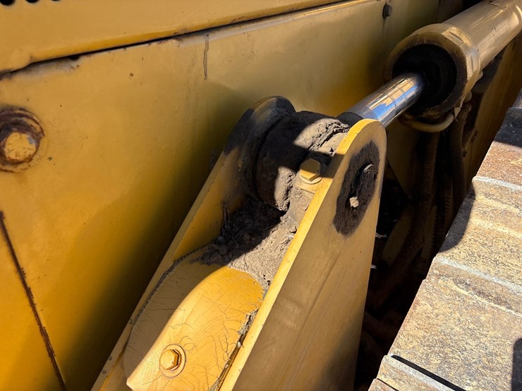 caterpillar-d5m-lgp-image-27