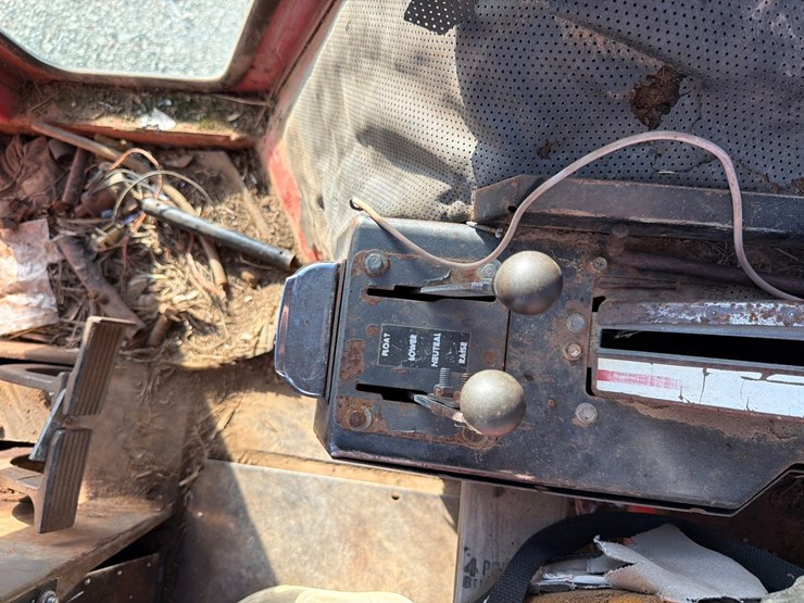 massey-ferguson-1135-image-44