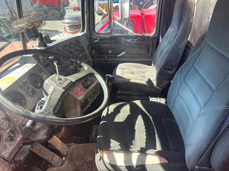mack-rb688s-image-30