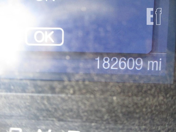 2015-ford-explorer-image-17