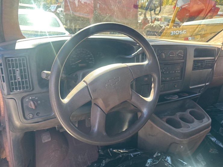 2005-chevrolet-express-3500-image-28