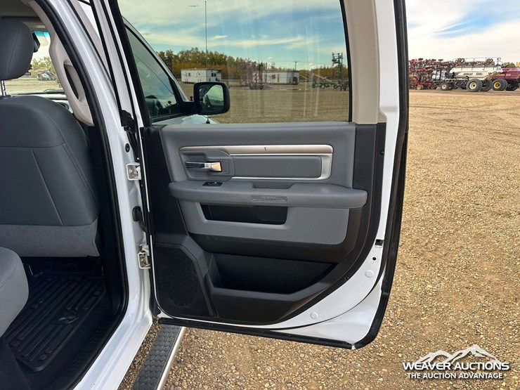 2018-dodge-ram-2500-image-32