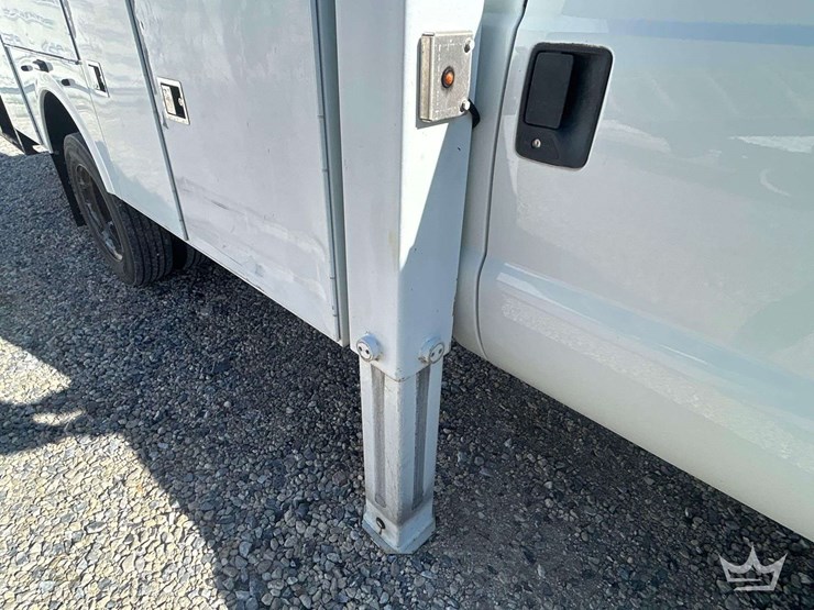 2016-ford-f550-image-21