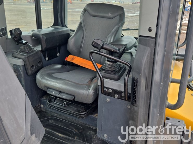 2021-deere-750l-lgp-image-58