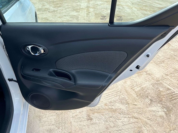 2014-nissan-versa-4-door-sedan-(38,174-miles)-image-17