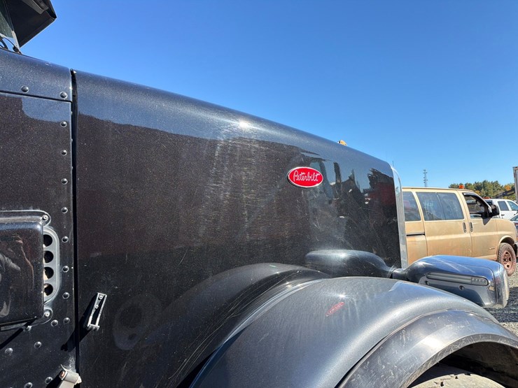 2019-peterbilt-367-image-40