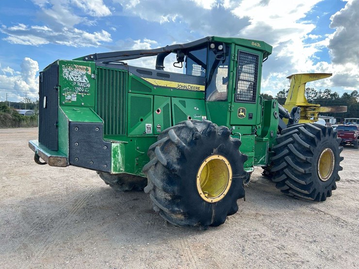 2017-deere-843l-image-3