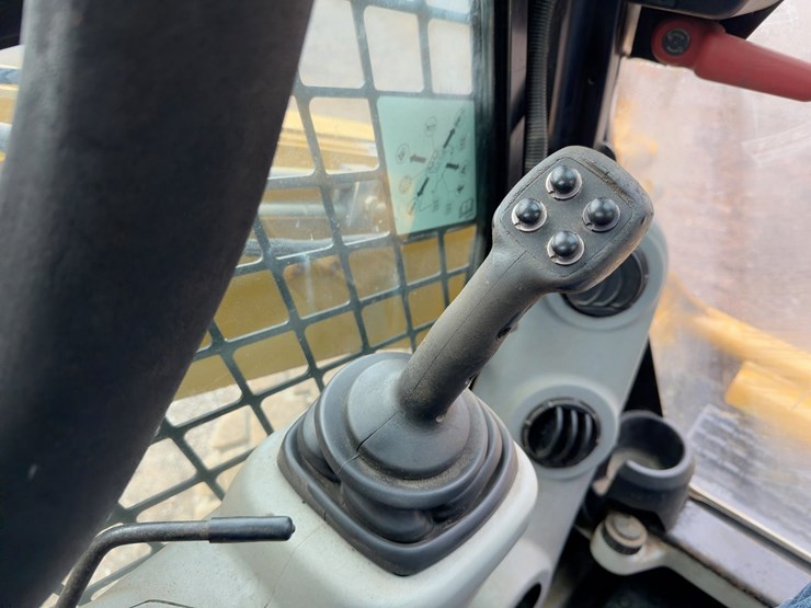 2013-caterpillar-262c2-image-19