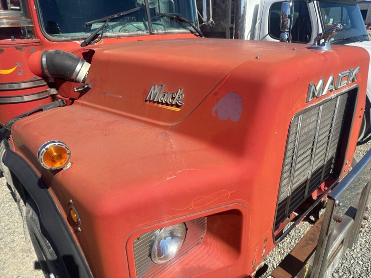 mack-rb688s-image-11
