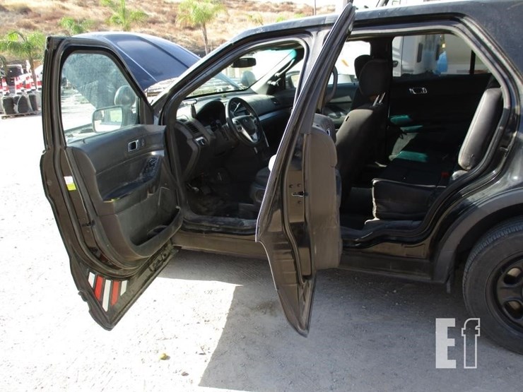 2015-ford-explorer-image-12