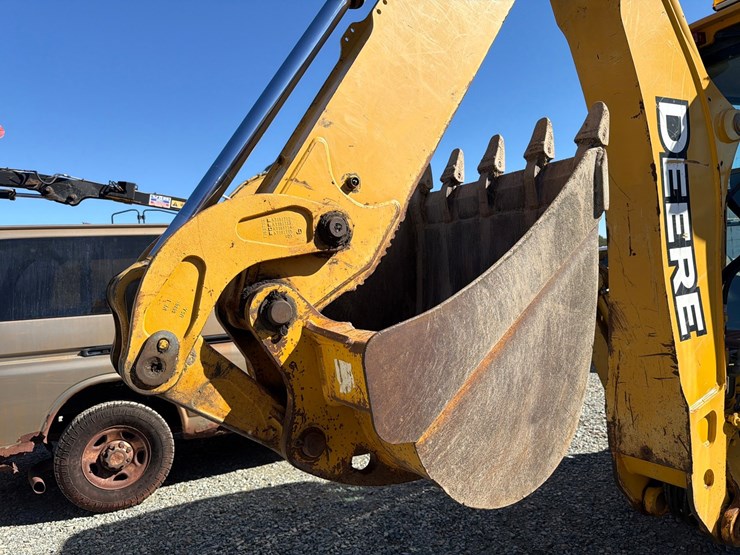 2005-deere-310sg-image-32