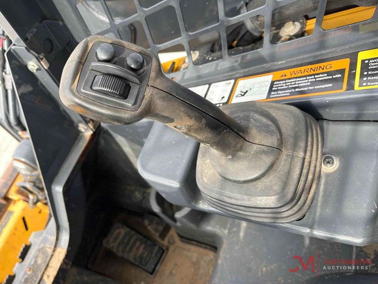 deere-325g-image-9