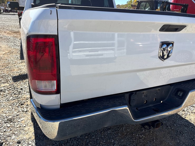 2019-ram-1500-classic-image-16