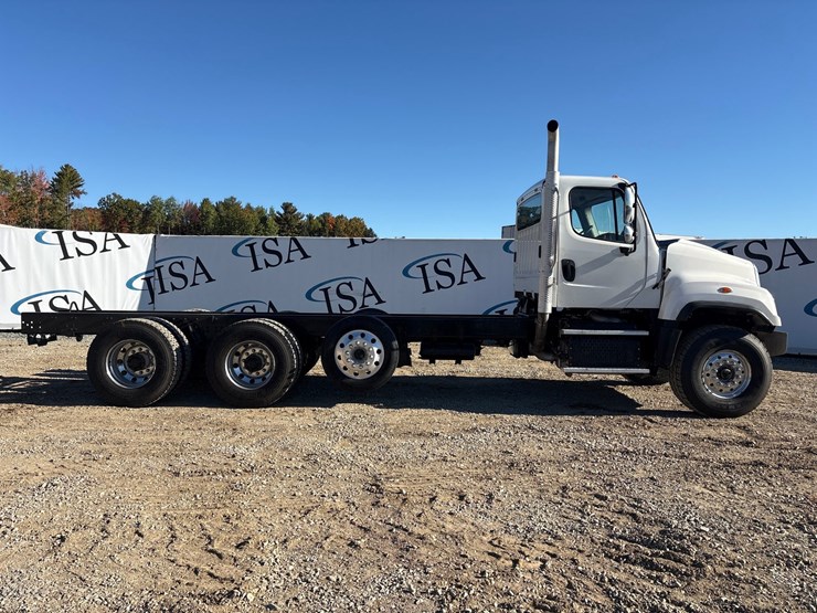 2015-freightliner-114sd-image-6